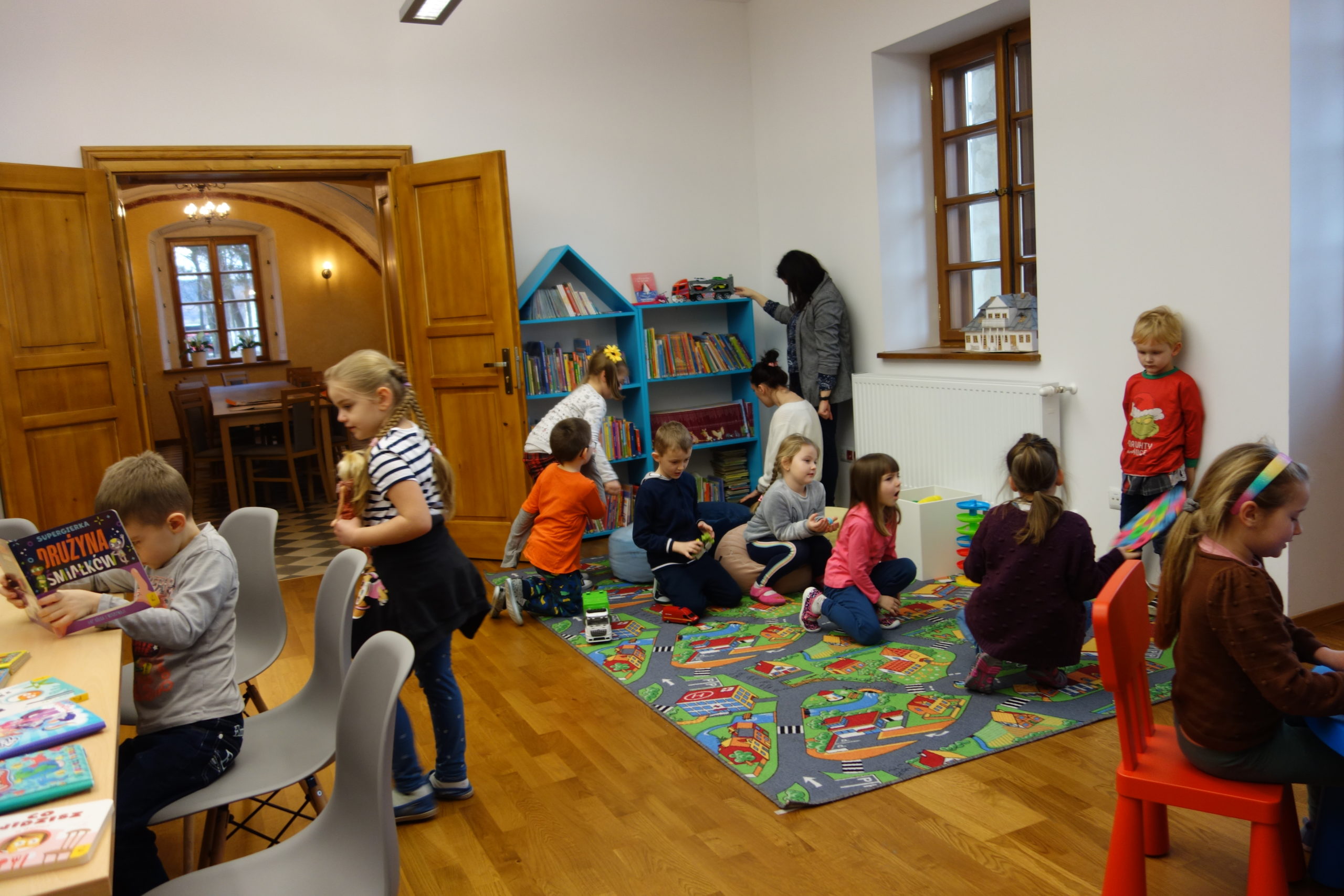 Wizyta przedszkolaków w bibliotece w Haczowie