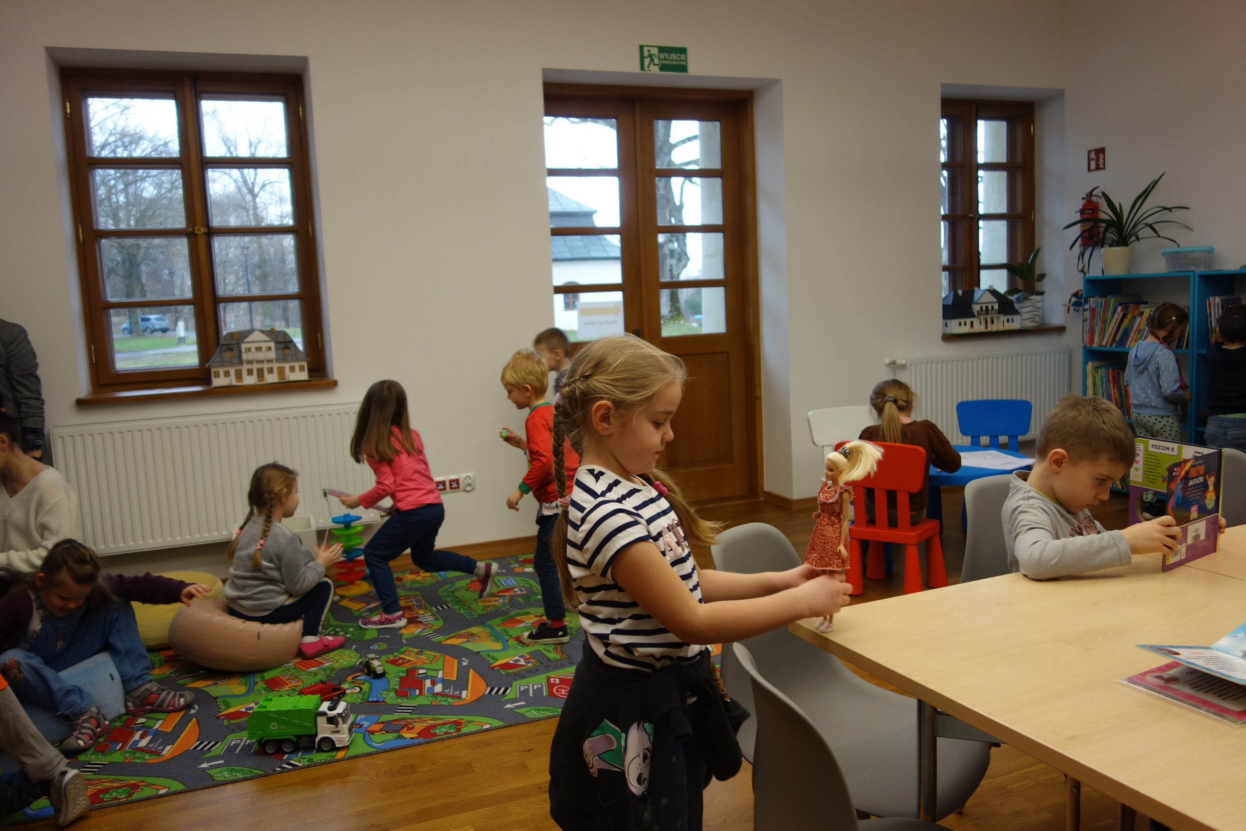 Wizyta przedszkolaków w bibliotece w Haczowie